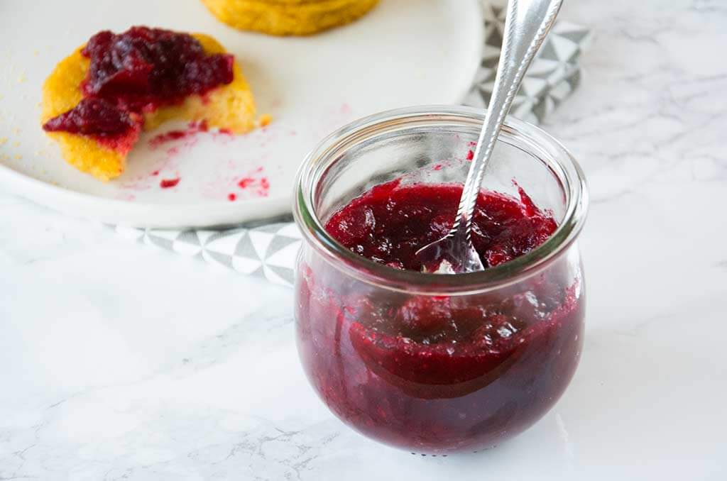 Cranberry Kompott für Polenta Pancakes.