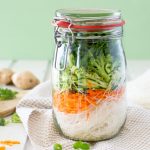 Verträgliche Instant Nudelsuppe zum Mitnehmen im Glas – perfekt für’s Büro!