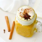 Cremige Kürbis-Chai-Latte