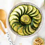 Gekochter Zucchinisalat – perfekt zum Grillen